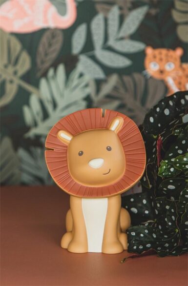 ATELIER PIERRE HAKUNA LEEUW SPAARPOT LARGE 16.5CM