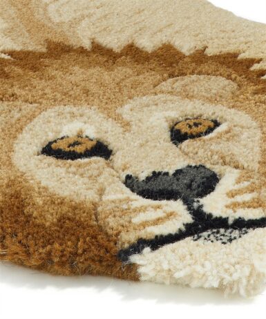 DOING GOODS LEEUW LARGE TAPIJT - BEIGE