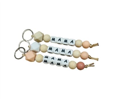 KLEIN ATELIER SLEUTELHANGER MET NAAM MAMA - WIT