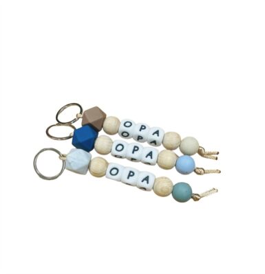 KLEIN ATELIER SLEUTELHANGER MET NAAM OPA - WIT