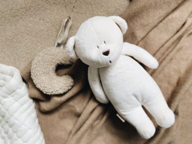 MOONIE THE HUMMING BEAR CREAM 2.0 - WIT