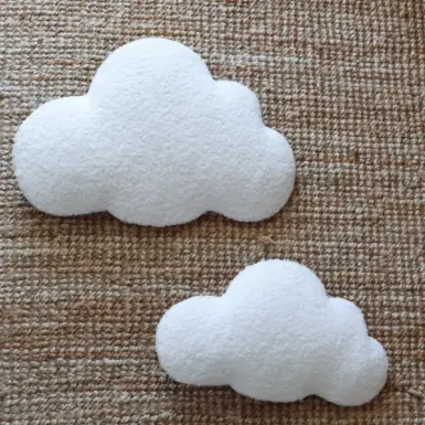 LITTLE LOUA KLEINE WOLK BOUCLE WIT 39X23CM