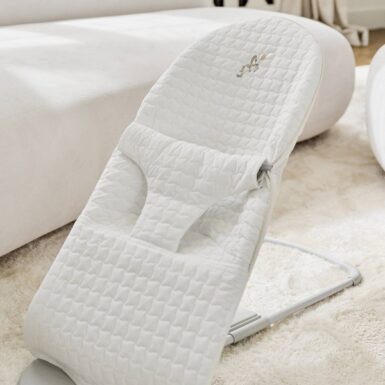 THEOPHILE & PATACHOU CARROUSEL RELAXHOES BABYBJORN - WIT