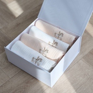 THEOPHILE EN PATACHOU CARROUSEL GESCHENKDOOS TETRADOEKEN - ECRU