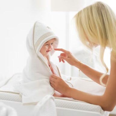 FIRST SILENT SANDS BADCAPE & WASHANDJE WIT/BEIGE