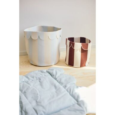 CHILDHOME MANDJE 35X35CM BISCUIT DREAMS LICHTBLAUW