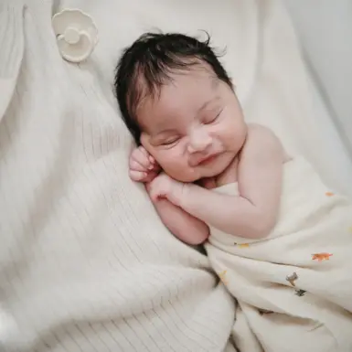 MUSHIE SWADDLE - DINO - ECRU