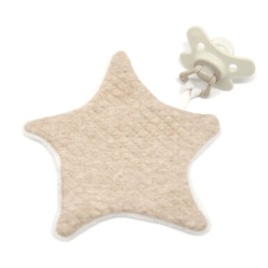 LIVING NATURE FOPSPEENDOEKJE LITTLE STAR CAMEL