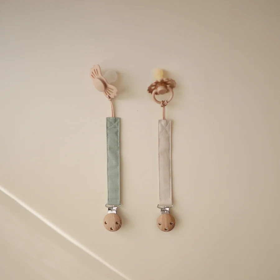 MUSHIE SILICONE PACIFIER CLIP 2 PACK - OLIVE/SHIFTING SAND