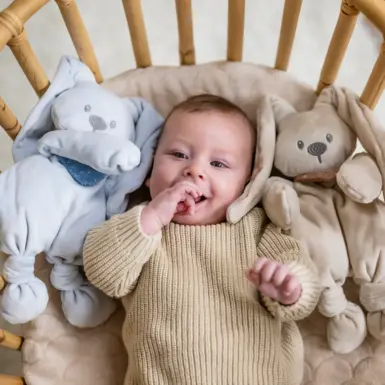 NATTOU LAPIDOU KNUFFEL KONIJN MET BANDANA SAND